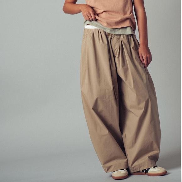 NEW! Urban Daisy Contrast Waist Cocoon Leg Khaki Pants, Women's Size’s S,M & L - Picture 3 of 9